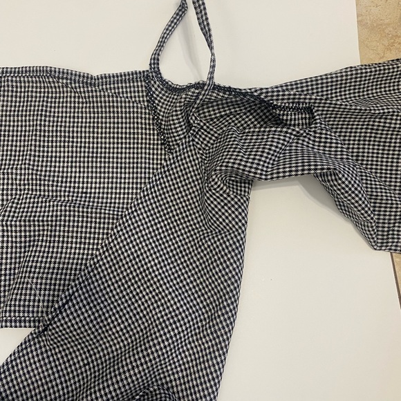Cropped top. wrap around. Black and white. - Picture 1 of 2